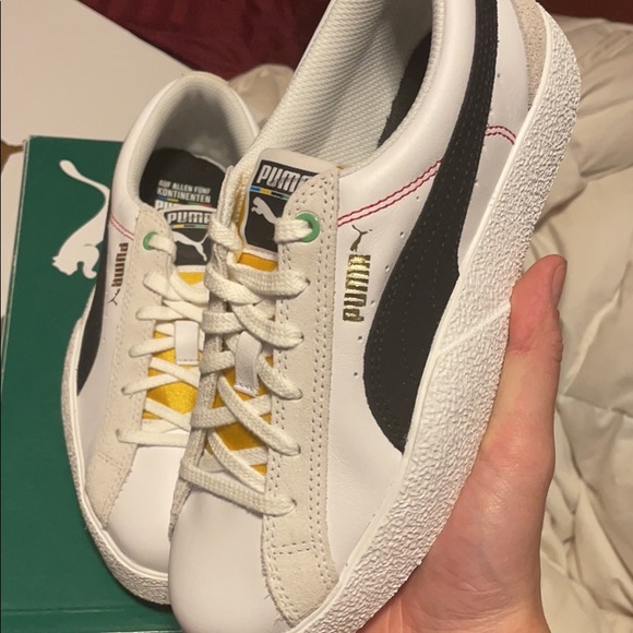 Women’s puma sneaker size 7.5 - Picture 2 of 3